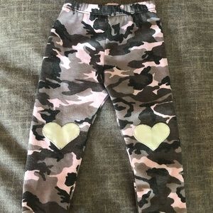 Denny’s exclusive Random Hearts camo leggings